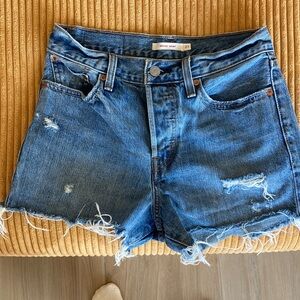 Levi wedgie shorts semi high waisted